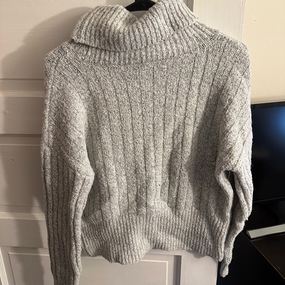 Sweater - Picture 8 of 8